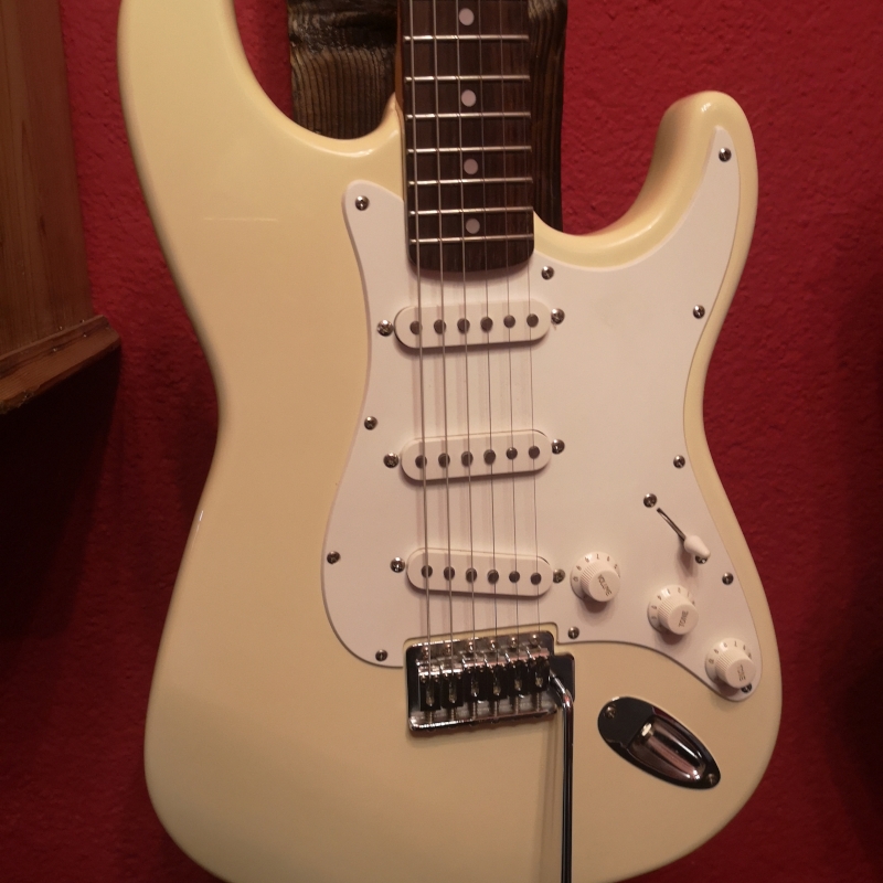 Fender® Squier M2 Standard Stratocaster AWT 1992 - GEBRAUCHT